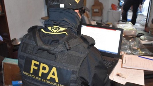 Tres detenidos y secuestro de droga en barrio Urquiza y Villa Siburu