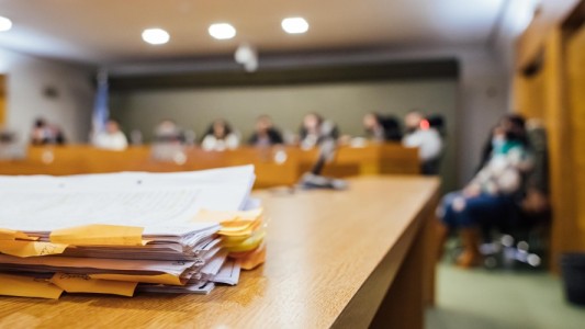 Absuelven a cinco policías imputados por sustraer autopartes del depósito judicial de Río Segundo