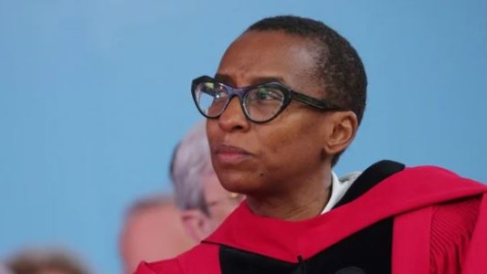 Antisemitismo en Harvard: presentó su renuncia la presidenta de la universidad