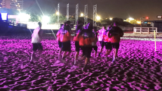 De cara a su estreno en la Liga Profesional, Riestra entrena en cuatro turnos diarios desde las 3.15 hasta las 22.30