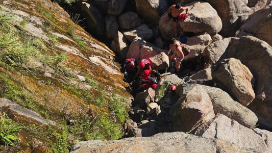 Rescataron a una turista que cayó en una zona de piedras