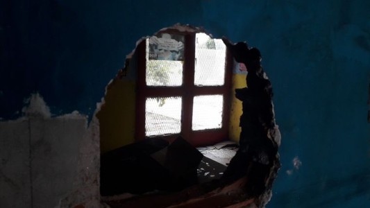 Una joven fue baleada en la puerta de su casa en barrio Ciudad Evita