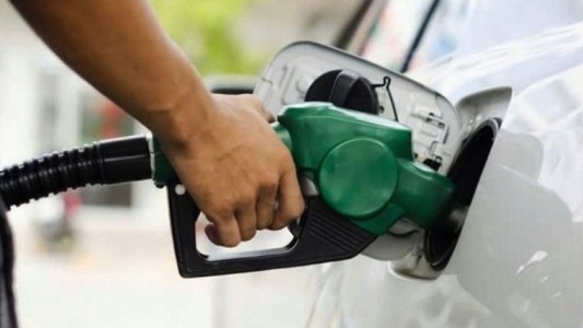 Advierten un aumento del 25% en el precio de la nafta en Córdoba para febrero