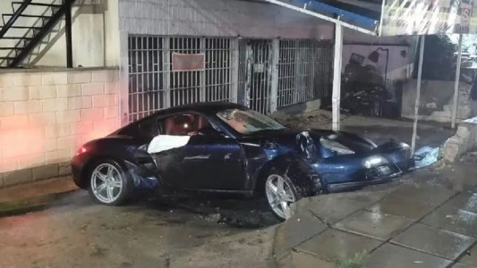 Salieron a probar el auto de alta gama de un cliente y lo chocaron en Carlos Paz