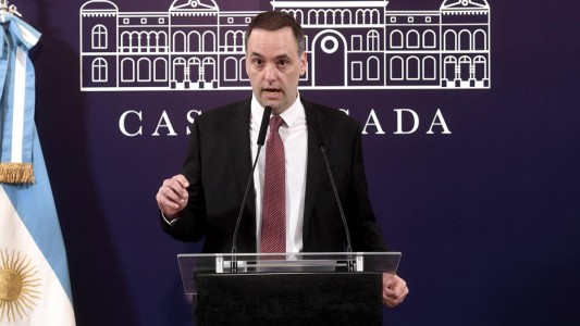 En medio de los rumores, Adorni afirmó que "no hay prevista cumbre" entre Milei y Macri