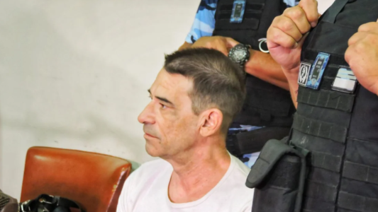 Lo condenaron a prisión perpetua por matar a su pareja de 13 puñaladas