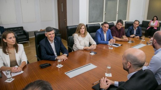 Intendentes del interior se reúnen por la quita de subsidios al transporte