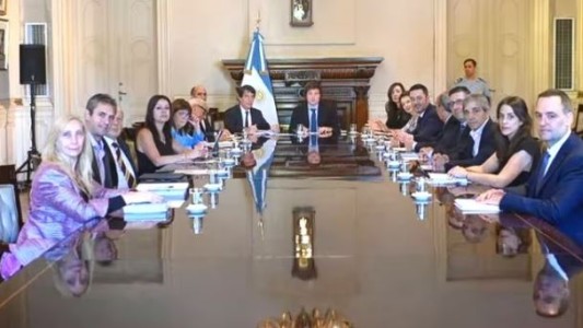 Tras el revés de la Ley Ómnibus, el Gobierno evalúa avanzar con las reformas por decreto