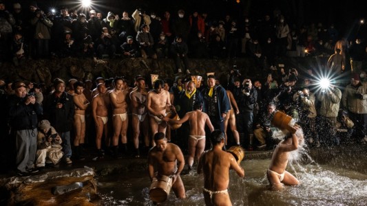 El festival de los "hombres desnudos" sucumbe al envejecimiento de la población