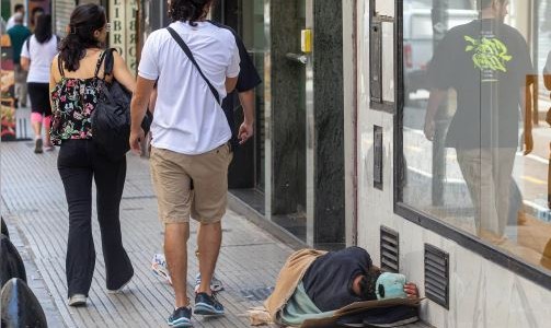 La UCA advierte que la pobreza seguirá creciendo y trepará al 60% en marzo