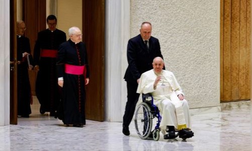 El papa Francisco fue hospitalizado en Roma