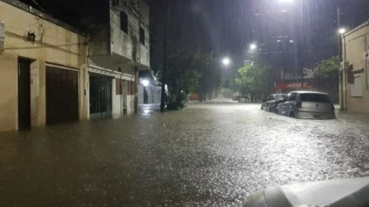 Un temporal histórico en Corrientes dejó calles inundadas y hubo un saqueo a una farmacia