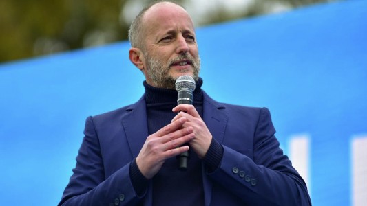 Insaurralde gastó en pasajes al exterior más de doble de sus ingresos como funcionario