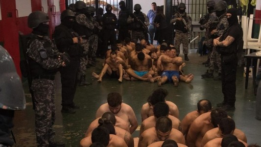 "Cada vez la van a pasar peor": el mensaje de Pullaro a los presos en Santa Fe