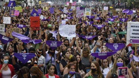 Las mujeres marchan hacia el Patio Olmos