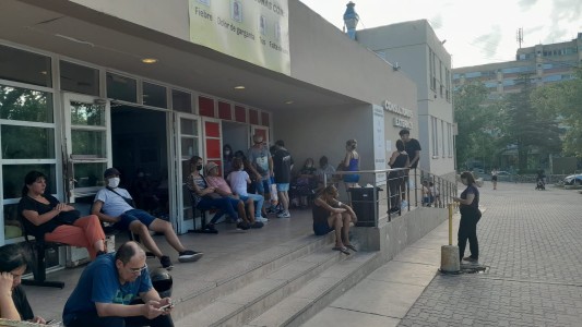 Dengue: La guardia del Hospital Rawson colapsada