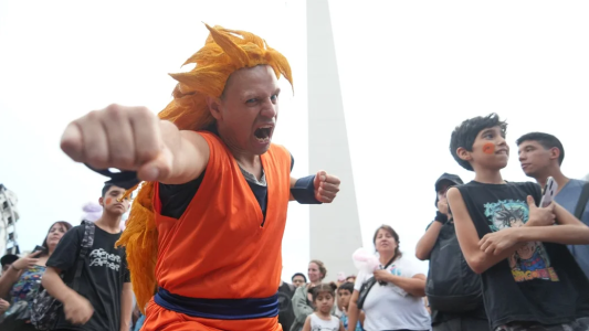 Miles de fanáticos de Dragon Ball se concentran en el Obelisco
