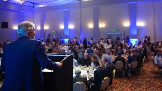 Llaryora: "acompañamos el cambio, pero defendiendo a los cordobeses"