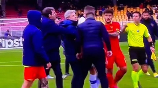 Despidieron al entrenador del Lecce tras pegarle un cabezazo a un jugador rival