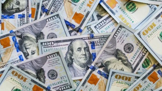 El dólar blue retrocedió por primera vez en la semana