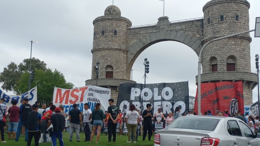 Pese a la prohibición judicial, organizaciones sociales bloquean accesos a Córdoba