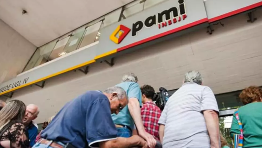 "El PAMI está en situación crítica", afirmó su director: recortaron $90.000 millones de "gastos políticos"
