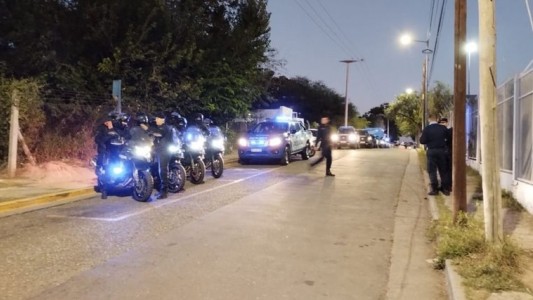 Megaoperativo en Córdoba: trasladan 384 presos de la UCA a Bouwer