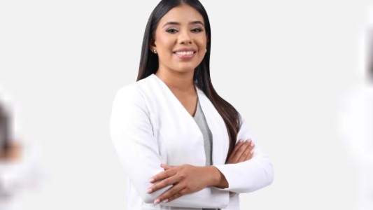 La alcaldesa más joven de Ecuador murió a tiros junto a un asesor, mientras la violencia se apodera de país