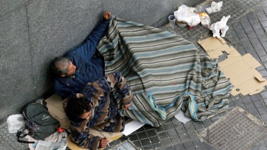 Cierra un trimestre para el olvido: recesión, inflación, pérdida de empleos y caída del consumo