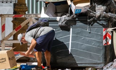 Ya hay casi un millón de pobres en la Ciudad de Buenos Aires y la clase media va camino de desaparecer