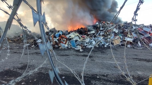 Ardió una recicladora de metales