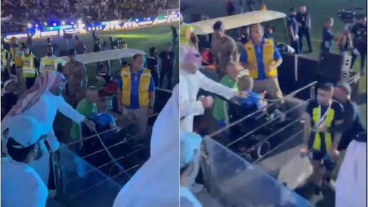 A los latigazos un hincha con un jugador en Arabia Saudita