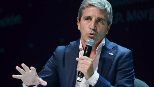 Caputo felicitó a la Secretaria de Comercio por baja en prepagas: "Utilizando herramientas institucionales"