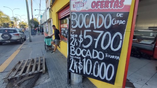 El cerdo por encima de la vaca