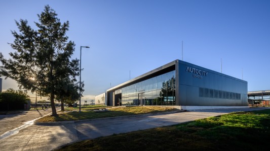 Autocity inauguró su salón exclusivo para autos usados