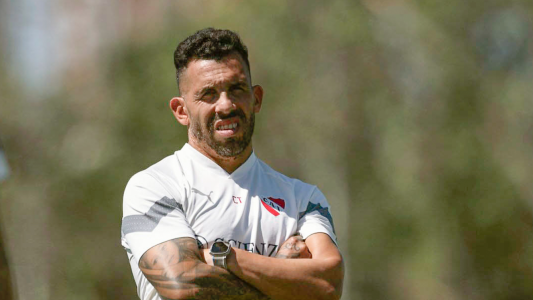 Tevez continúa internado