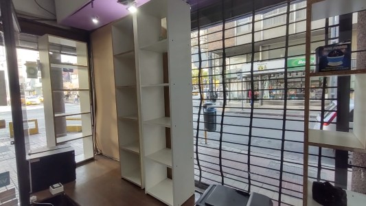 Desvalijaron un comercio de celulares