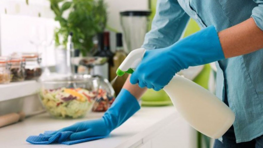 Aumentan los salarios del personal doméstico: la hora con retiro llega a casi $2.500