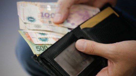 El Gobierno fijó en 234 mil pesos el Salario Mínimo, Vital y Móvil