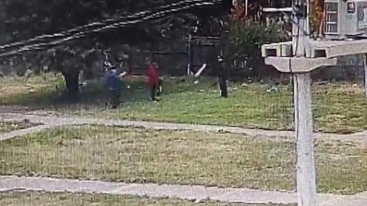 Video: un guardia de seguridad fue víctima de un violento robo piraña en Barrio Norte