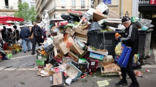 Francia: huelga "olímpica" de los recolectores de residuos en Marsella