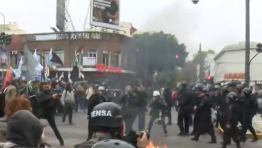 Tensión en la protesta de organización sociales a la Quinta de Olivos