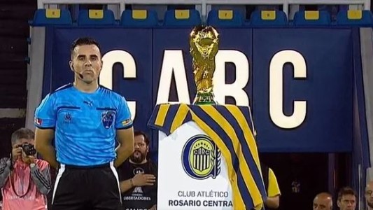 Rosario Central rindió un emotivo homenaje a César Luis Menotti en la Copa Libertadores
