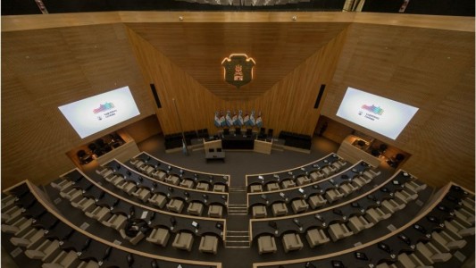 Fuerte choque entre la oposición y el oficialismo en la Unicameral
