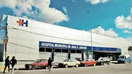 Un adolescente de 17 años está grave tras una pelea: le pegaron y lo atropellaron con un auto