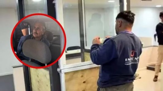 Encerrado en una cabina de vidrio, comenzó el cuarto juicio contra “la Hiena Humana” Carmona