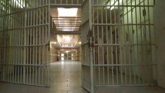 Allanaron la cárcel de San Francisco tras una denuncia de estafa telefónica