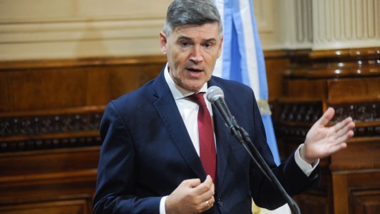 Passerini en el Senado: “La casta no viaja en colectivo”