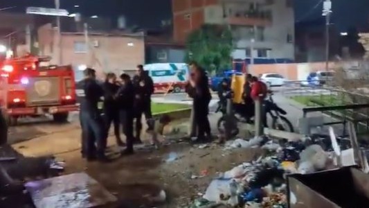 Un auto cayó al Riachuelo y buscan al conductor