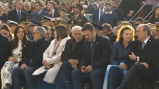 Milei encabeza un acto en Rosario para homenajear a Belgrano y luego viaja a España